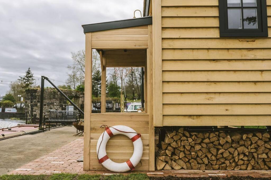 Island Hut - Outdoor Bath Tub, Firepit And Water Equipment Apartment Saltford Exterior photo